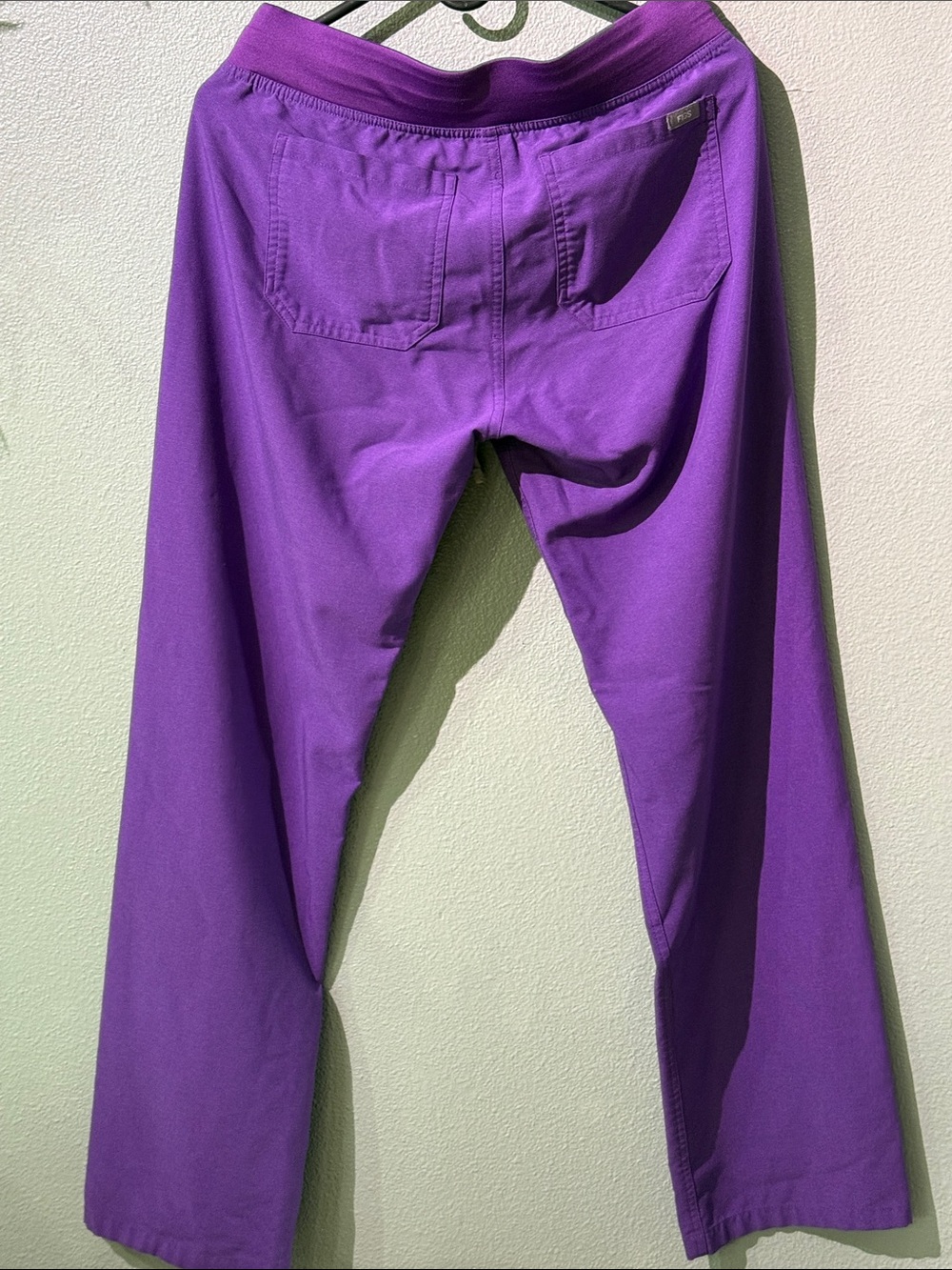 Figs V-Neck Medical Scrub Set Ultra Violet size S. - Picture 5 of 6